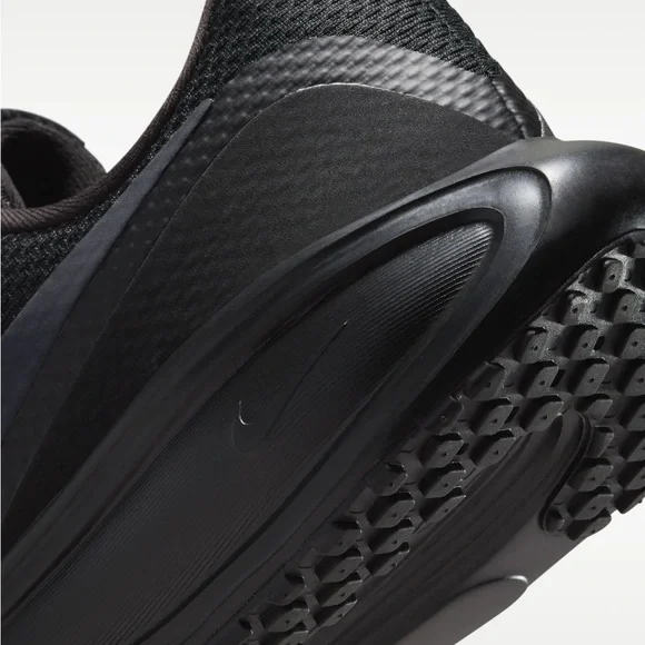 Nike Women's Black Athletic Running Shoes - Picture 6 of 8